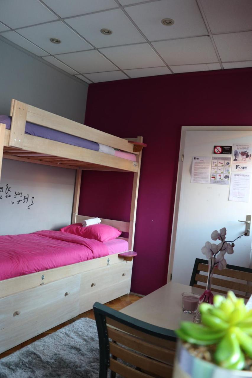 Fancy Hostel Загреб Экстерьер фото